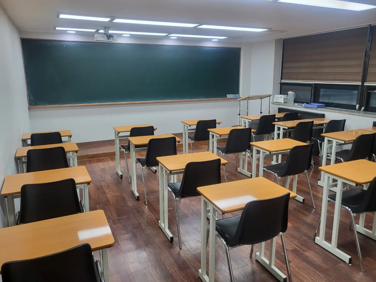 청도군 금천면 학원 컴퓨터실 장비 주변 정밀 위생청소 사례 - 행진크린