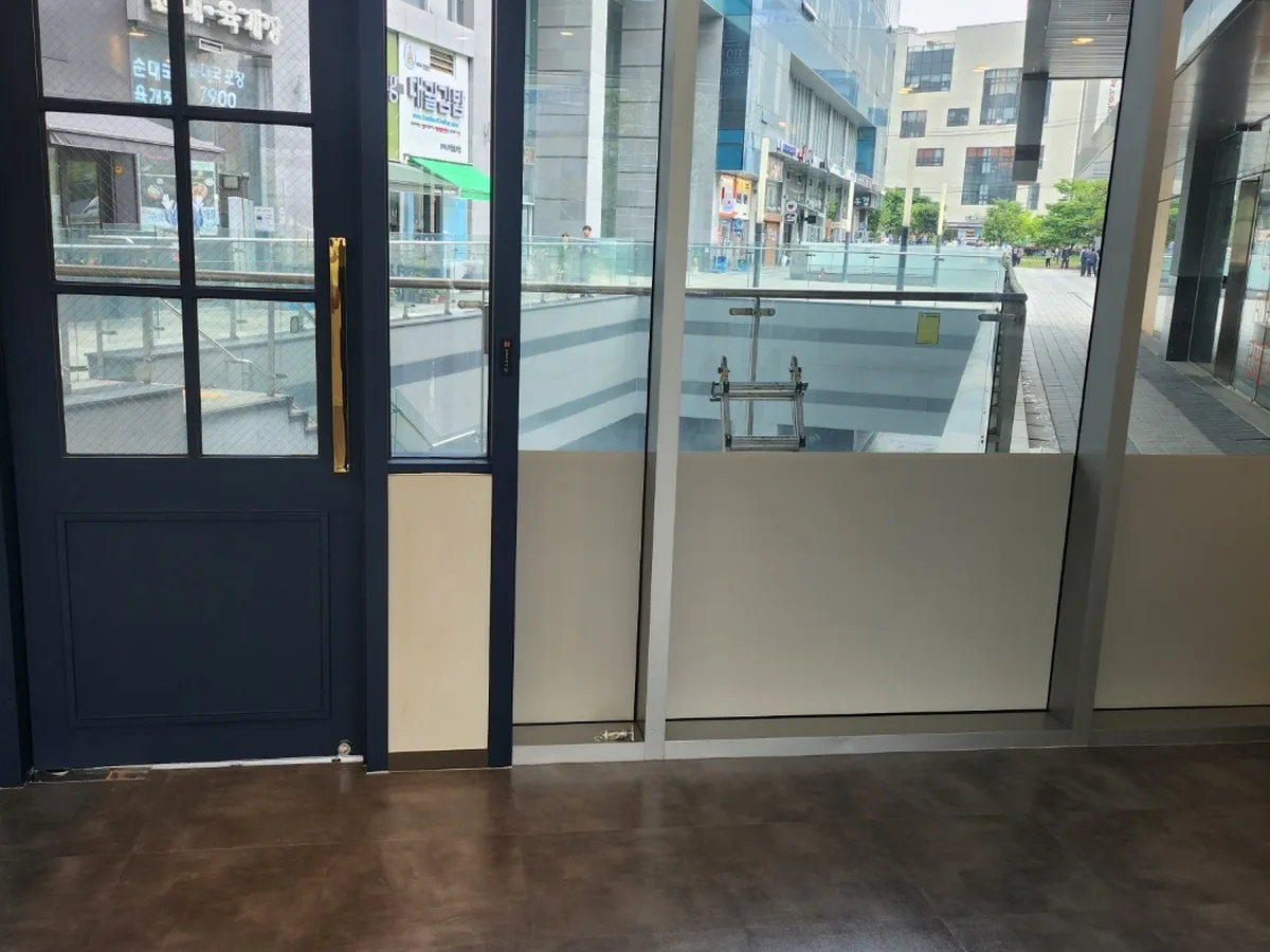 김천시 봉산면 입주 현장 현관·거실 바닥 위생청소 사례 - 행진크린