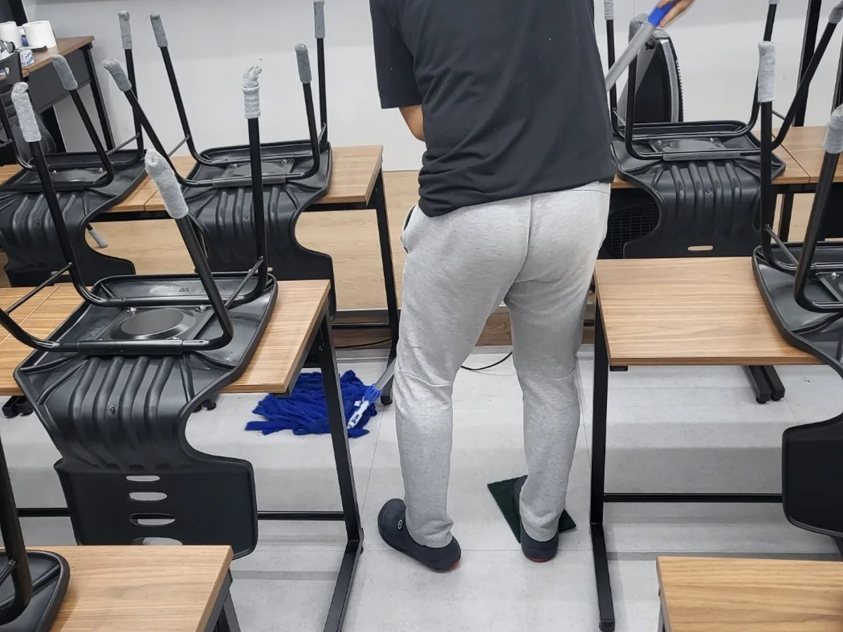 청도군 이서면 학원 바닥 물청소 위생청소 사례 - 행진크린